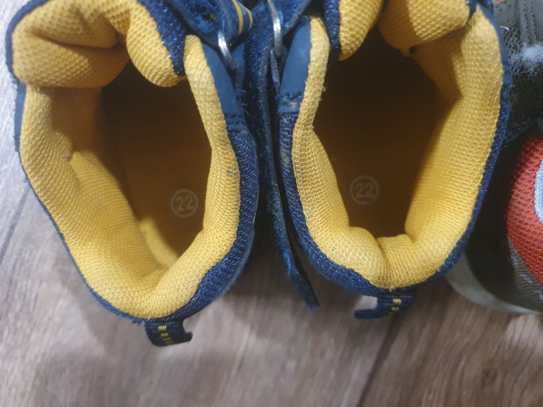 Schuhe für Jungen: Kinder Schuhe 2 Stück Schuhe 22 – Gebraucht aus Zürich von Alibaba1234 5