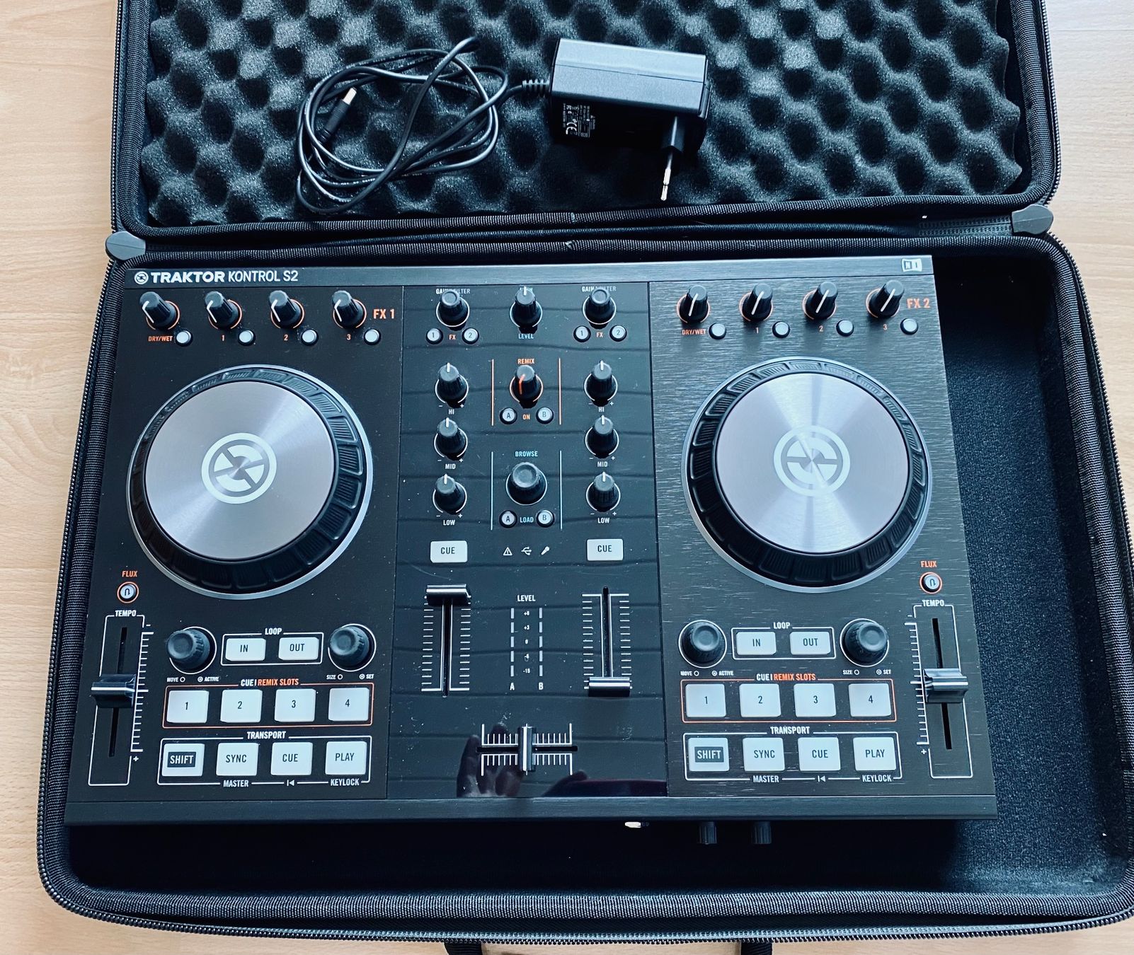 Traktor Mischpulte: Traktor Kontrol S2 MK2 DJ Controller - Top Zustand! – Gebraucht aus grenchen von djelritmo 1