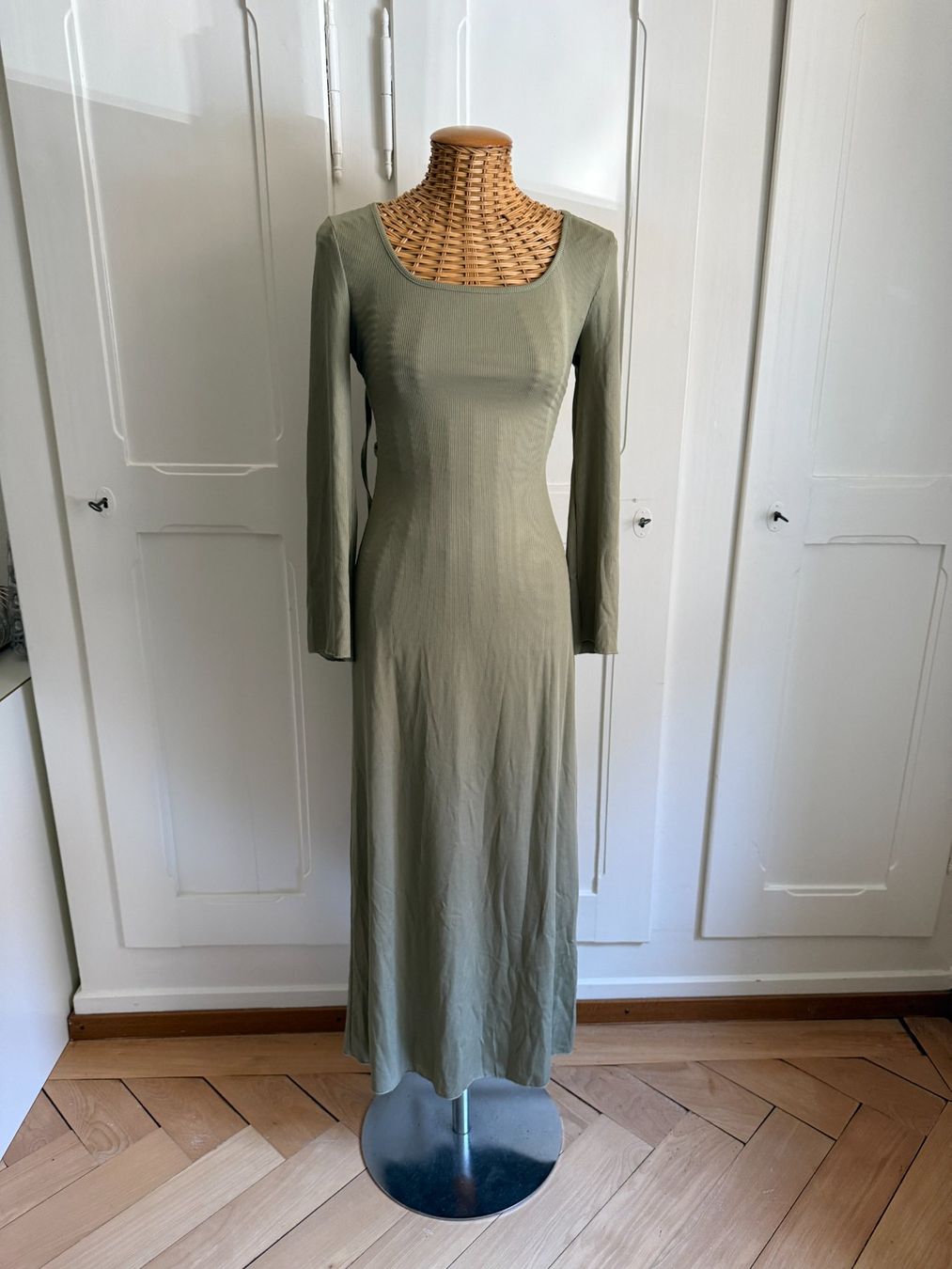 Shein Kleider: Maxikleid khaki figurbetont 34 – Gebraucht aus Zürich von Diazaio