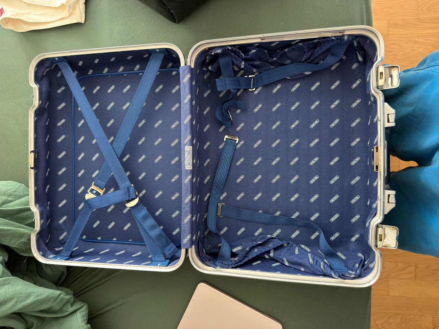 Rimowa Valigie: Kleiner Rimowa Piloten Koffer – Usato da Zürich venduto da lazarus444 1