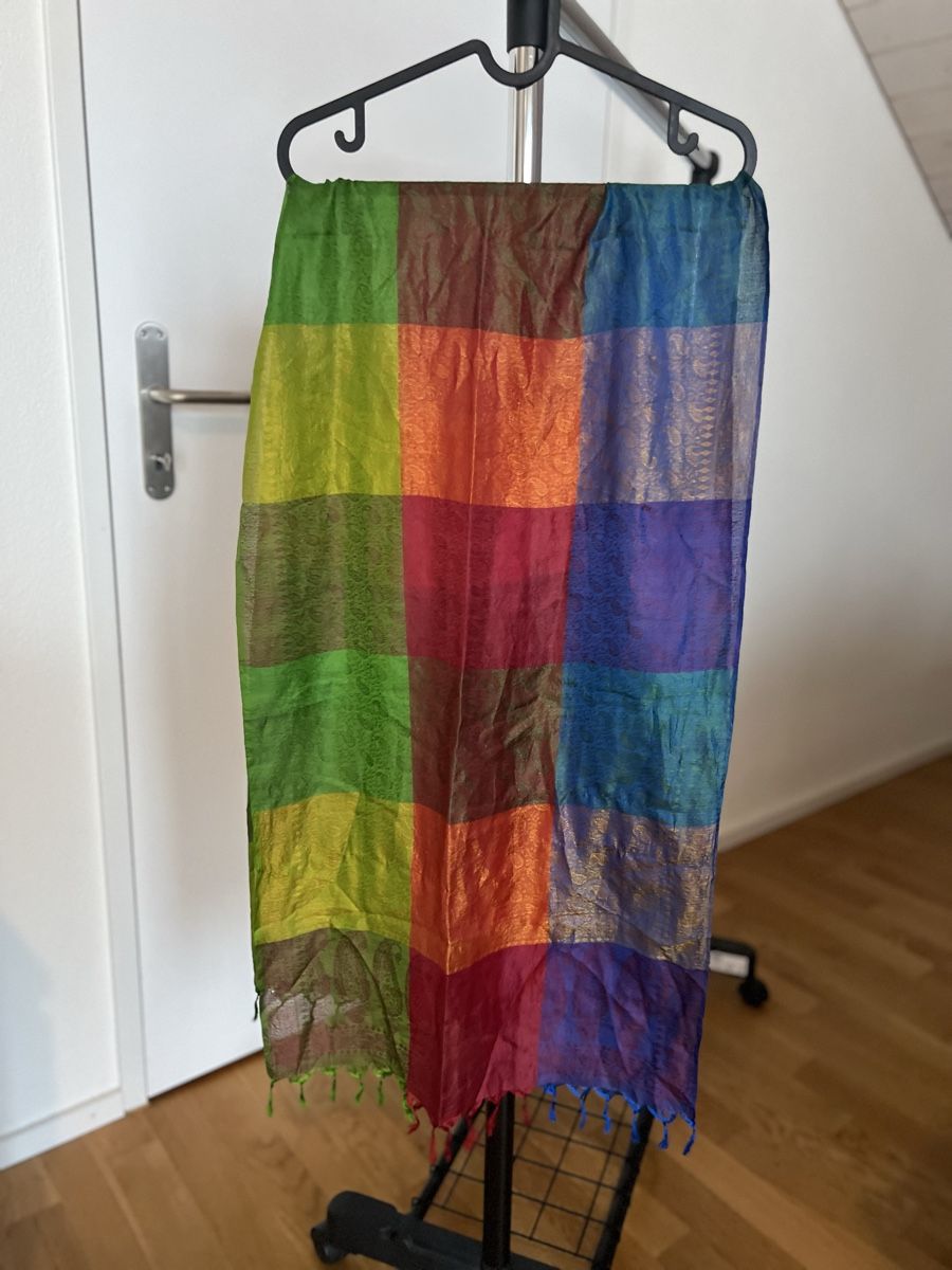 Foulard & Sciarpe: Schöner, farbenfroher Seidenschal – Usato da Langenthal venduto da ivet7 1