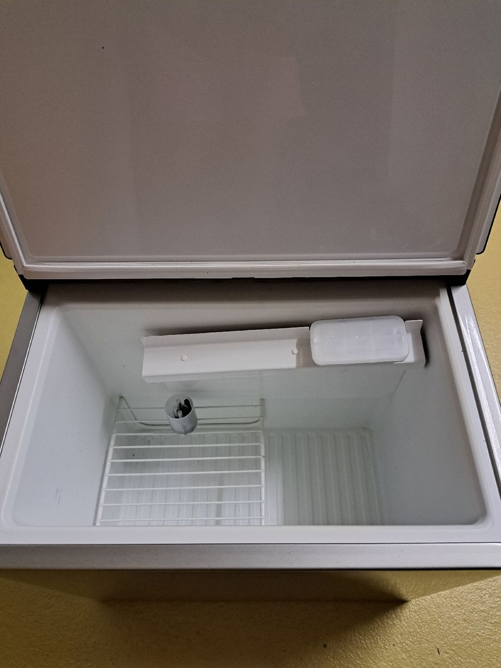 Dometic Frigoriferi & Refrigeratori: Dometic ACX3 30 Absorber Kühlschrank – Usato da Ins venduto da bohmhe