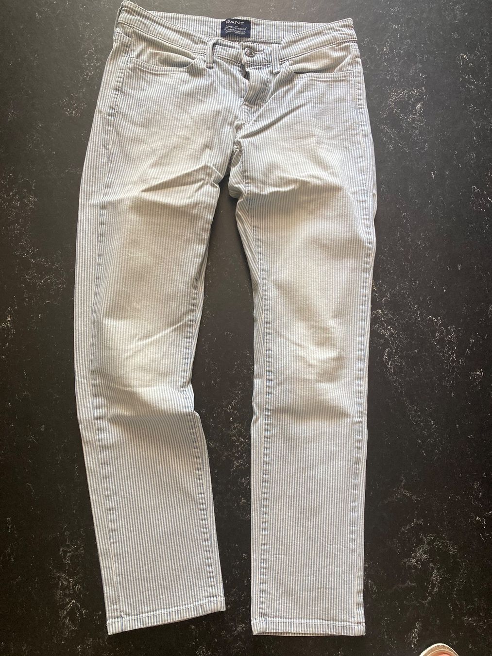 Gant Jeans: Jeans GANT weiss-blau gestreift – Usato da Zürich venduto da annalaila