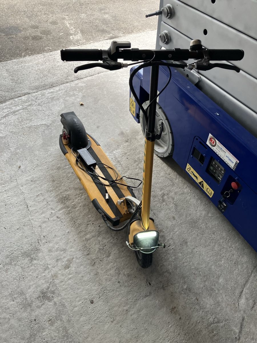 Scooters: E-Scooter  – D'occasion à Mühlrüti par Spezhou