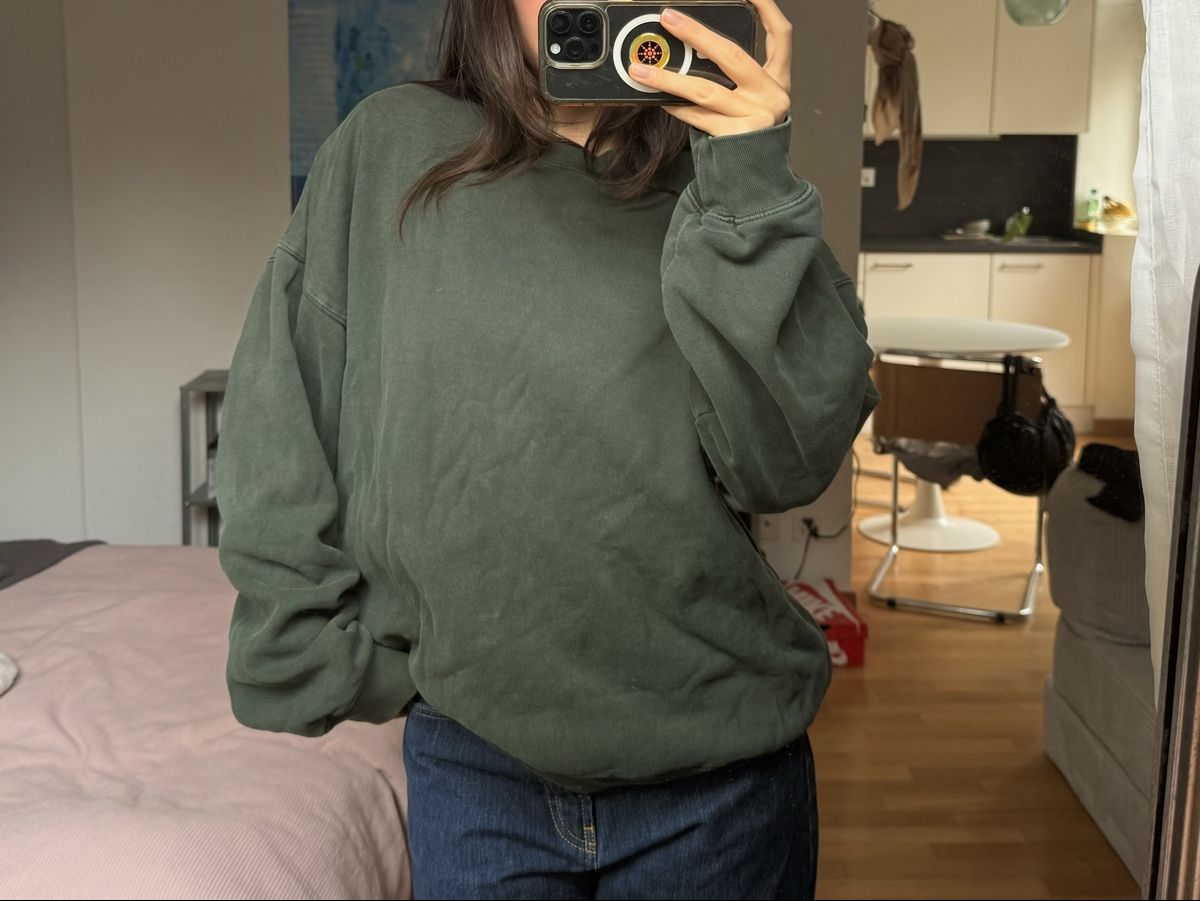 Brandy Melville Pullover & Sweatshirts: Brandy Melville oversized pullover – Gebraucht aus Zürich von Jmarieg_