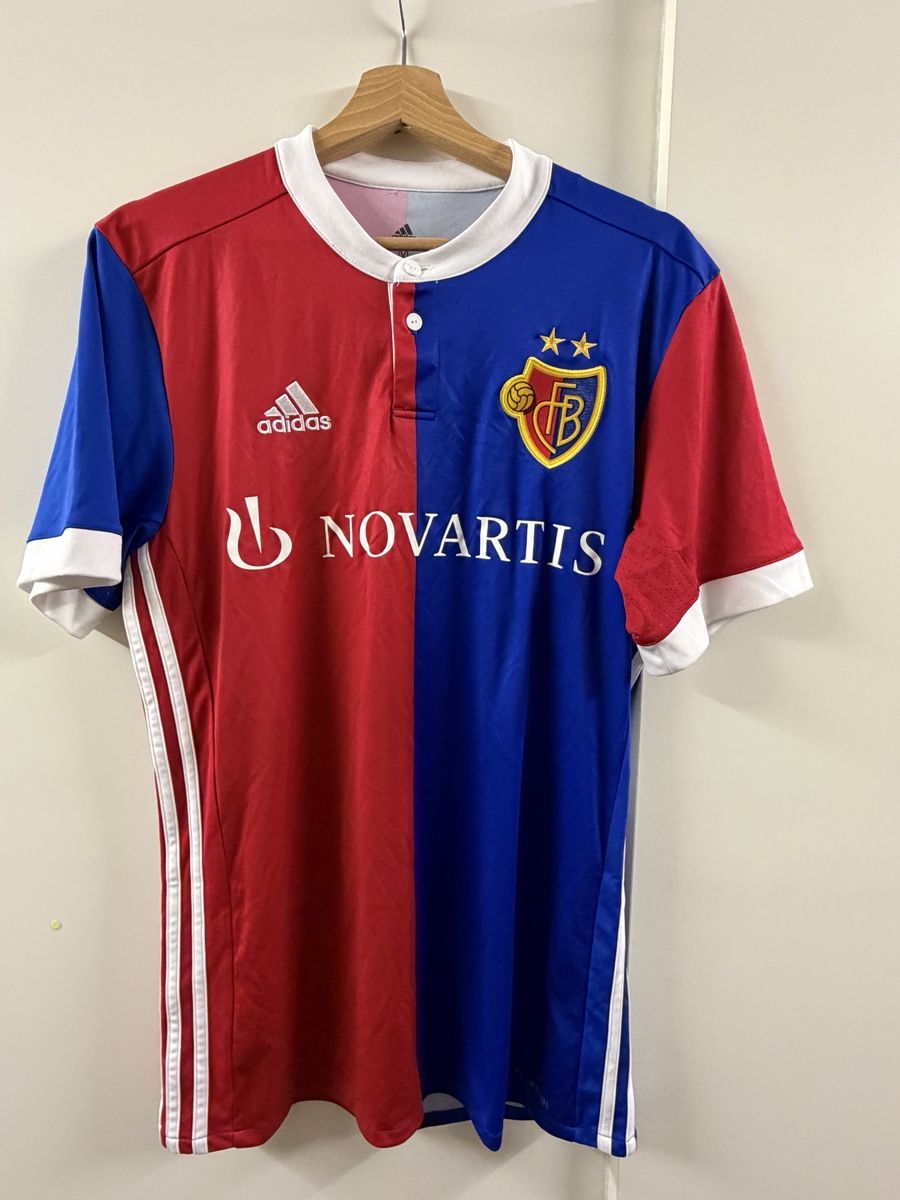 FC Bâle Maillots de corps & Pantalons: FC Basel Trikot Adidas Grösse M – Neuf (Voir description) à Hunzenschwil par sputnik26