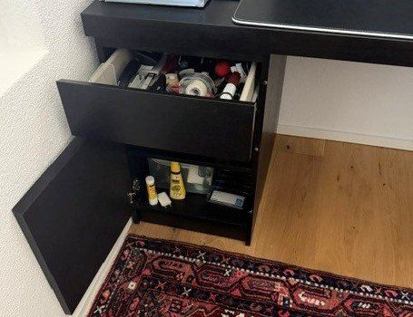 Scrivanie: Schreibtisch 140x65 IKEA Malm Schwarz – Usato da Altishausen venduto da hpm_r57k 1