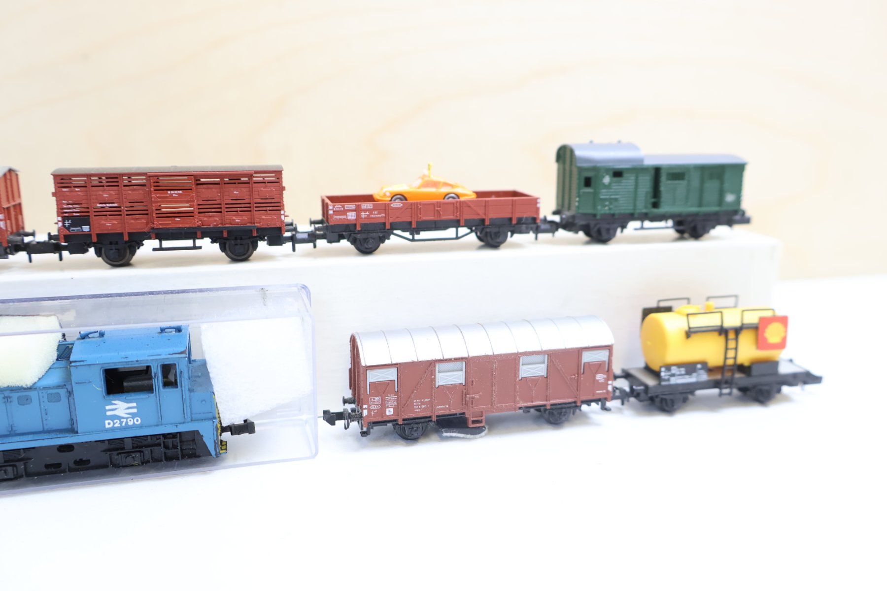 Modelleisenbahnen: Lok + 7 x Wagen - Spur N – Gebraucht aus Winterthur von Monstera 5