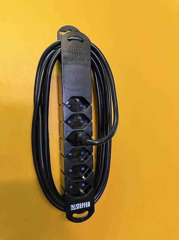Stecker: 6er Steckdosenleiste von Steffen Variabl mit Magnet – Gebraucht aus Necker von liq24 1