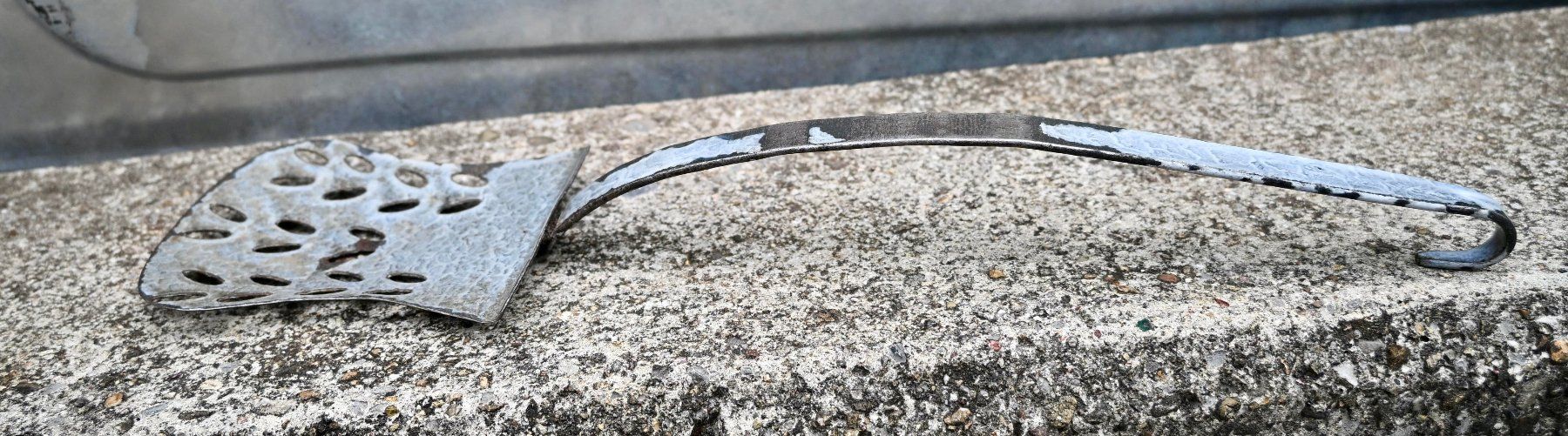 Küchengeräte: Antiker Emaille Pfannenwender L 38cm – Gebraucht aus Pfaffhausen von mono_rec 2