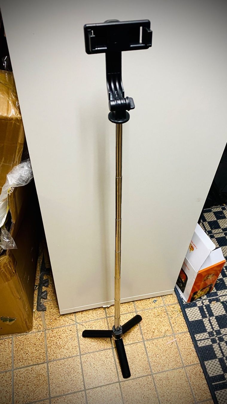 Treppiedi & Teste: NEUF Selfie stick Blanc 103cm avec trépieds télécommande – Nuovo e nell'imballaggio originale da Morges venduto da All4nature 4