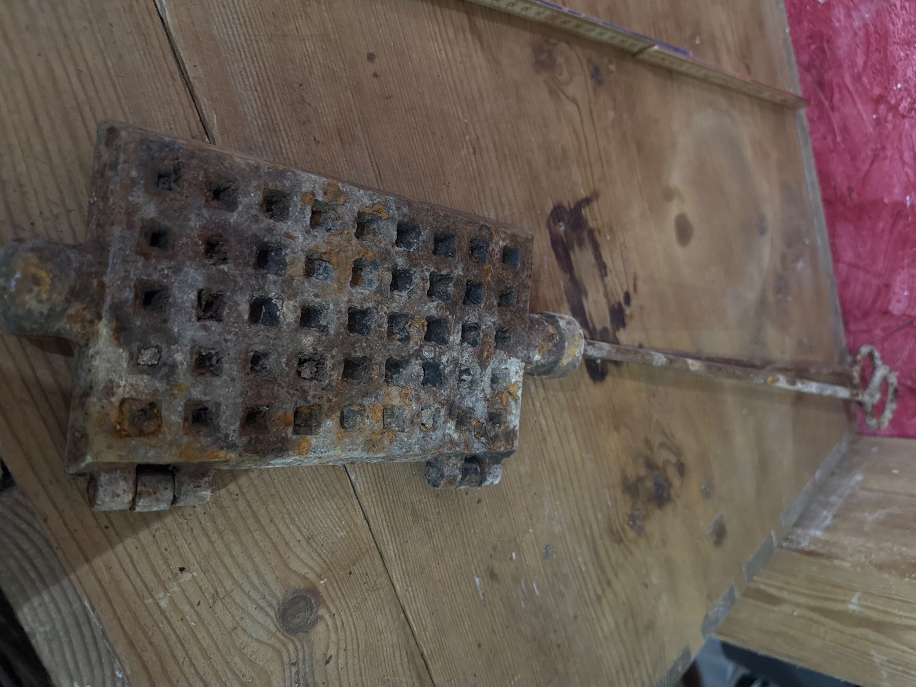 Teglie da forno: Gaufrier ancien en fonte – Usato da Lajoux JU venduto da Briard0 3