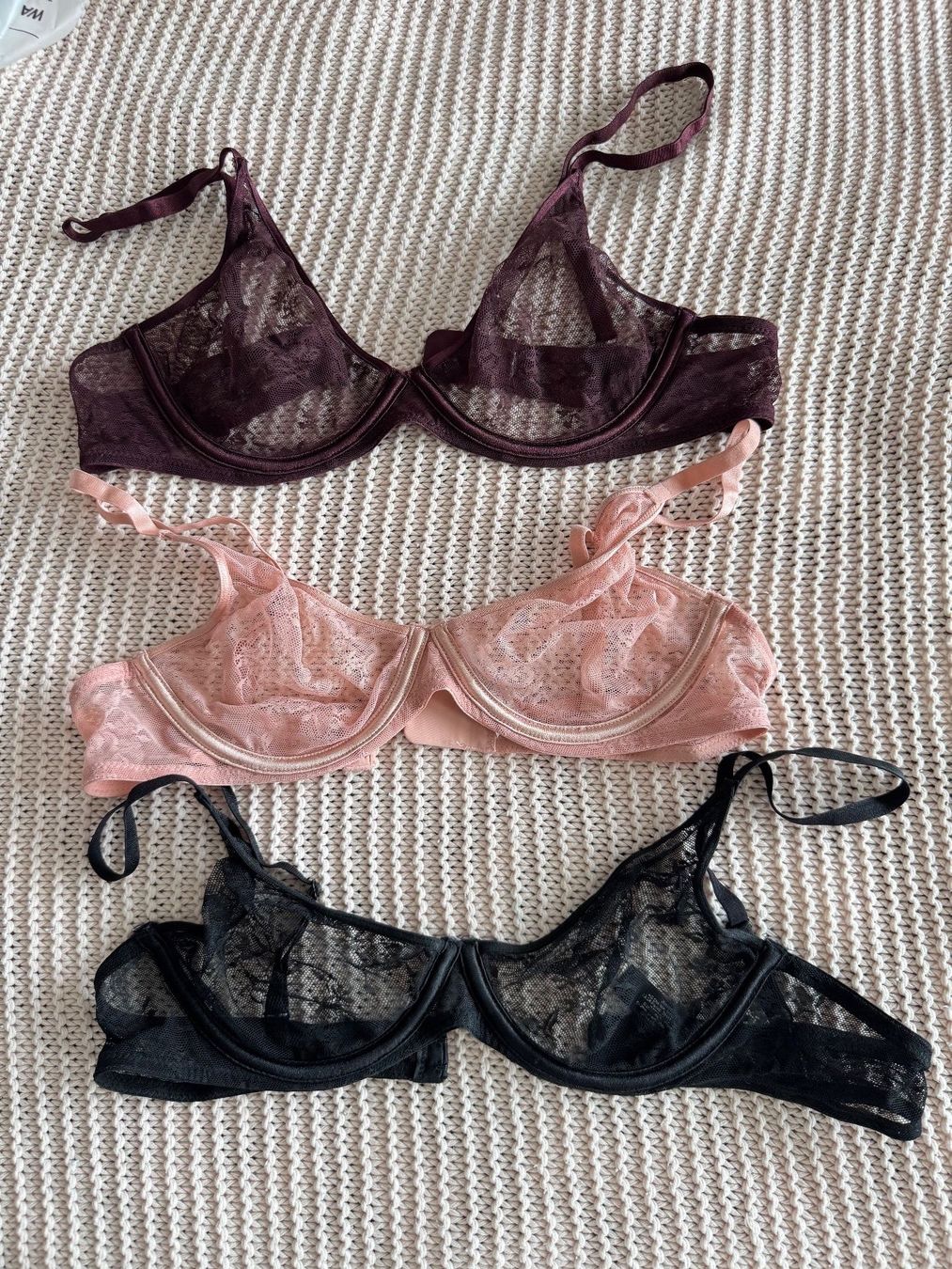 Primark Autres dessous: 3 soutien-gorges dentelle – D'occasion à Montreux par Izapechee