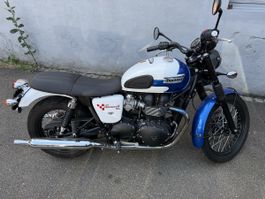 Triumph Bonneville 900 T214