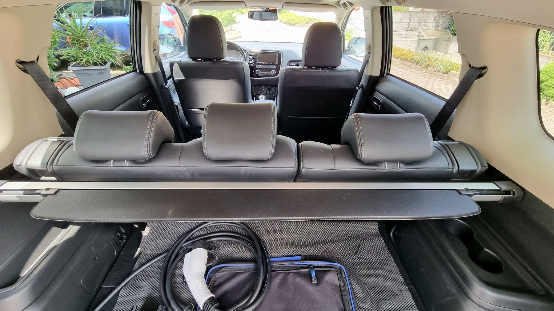 Mitsubishi Automobili: Mitsubishi Outlander 2.0 PHEV 4x4 / 2015 – Usato da Emmen venduto da Highlife_Technik 5
