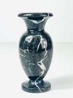 Kleine hochglanzpolierte Marmorvase in Schwarz – Naturstein