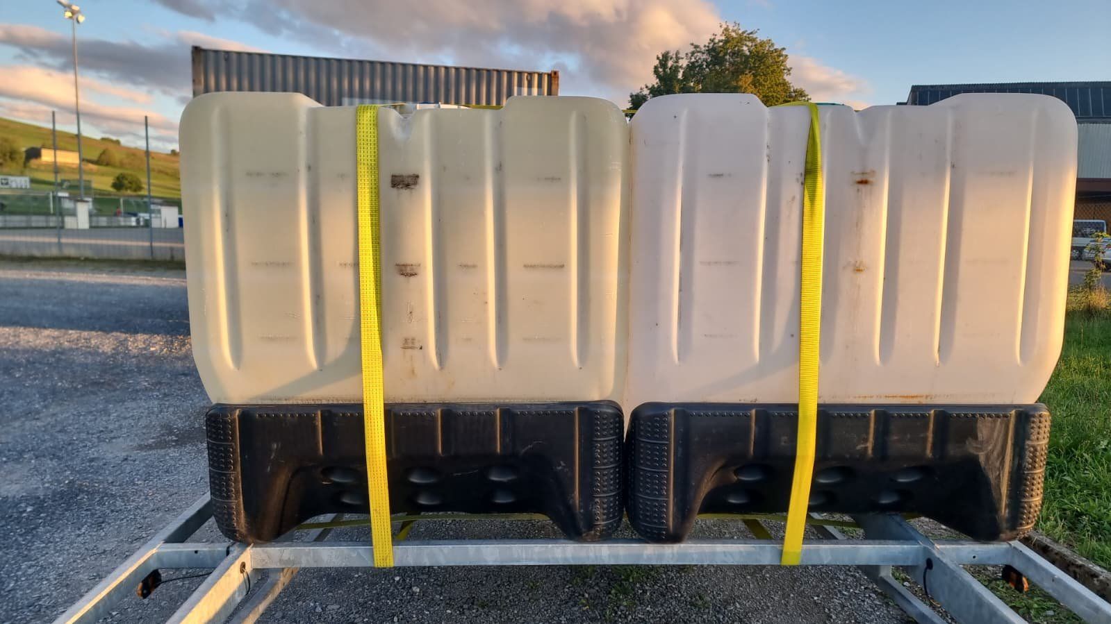 Abbeveratoi e trogoli: 4 IBC Wassertank Blasen 1000l Wasserbehälter Regenwassertank – Usato da Wettingen venduto da ray_boccia 3