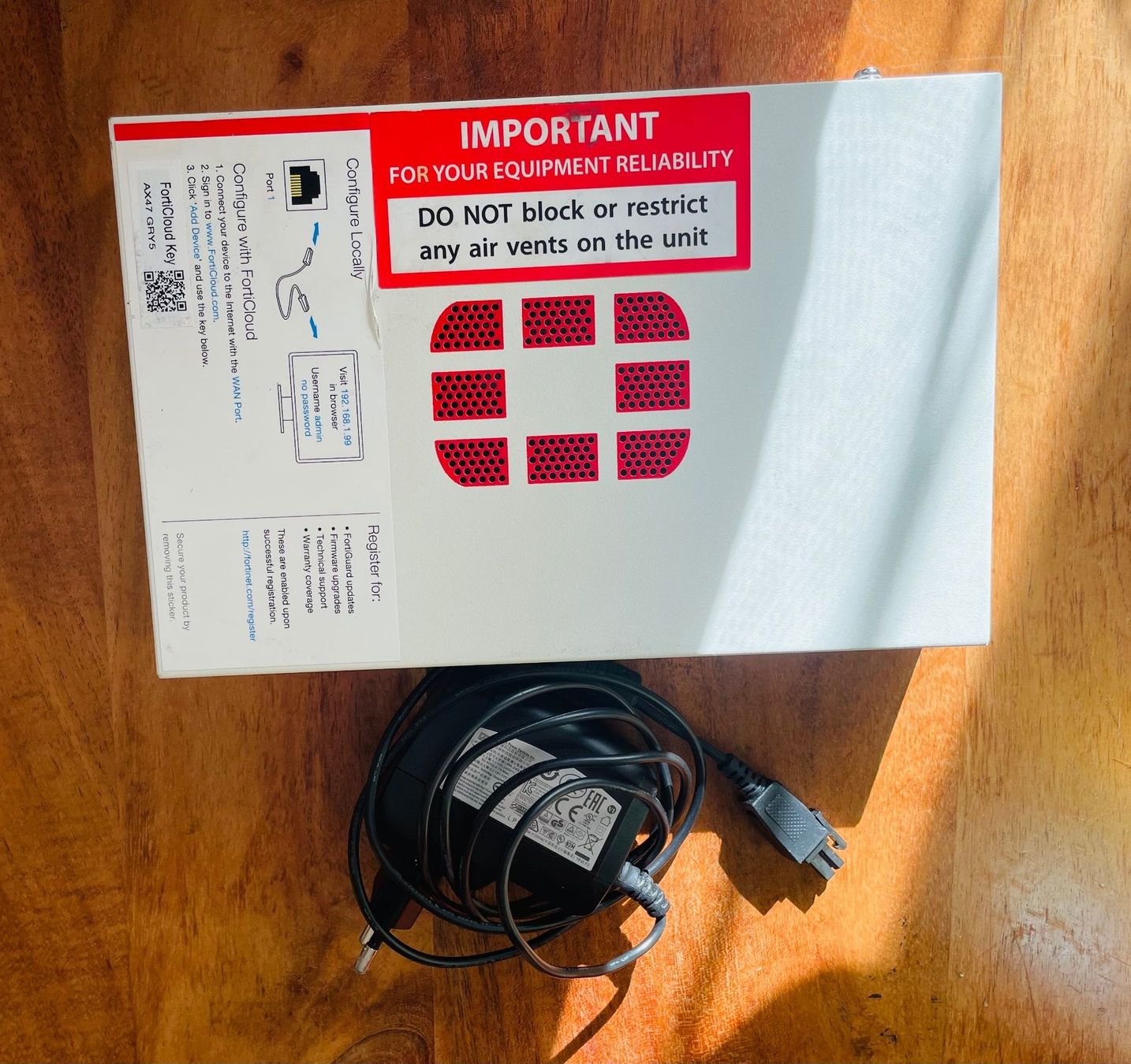 Fortinet Firewall: FortiGate 30E Firewall mit original Netzteil – Usato da Lyss venduto da Katai 5