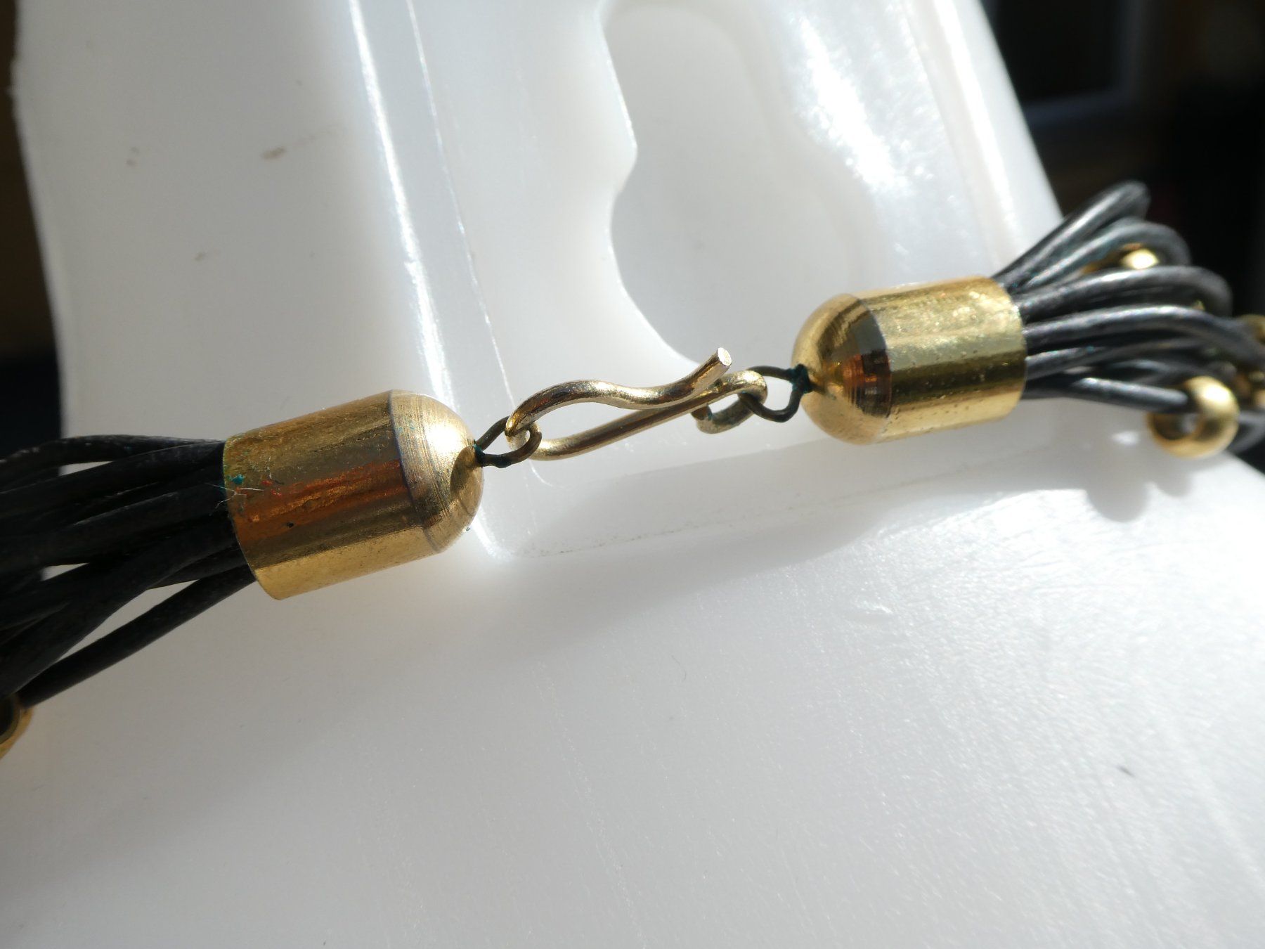 Catenine: Vintage-Ledercollier mit Metallakzenten – Usato da Gattikon venduto da kaandooh 3