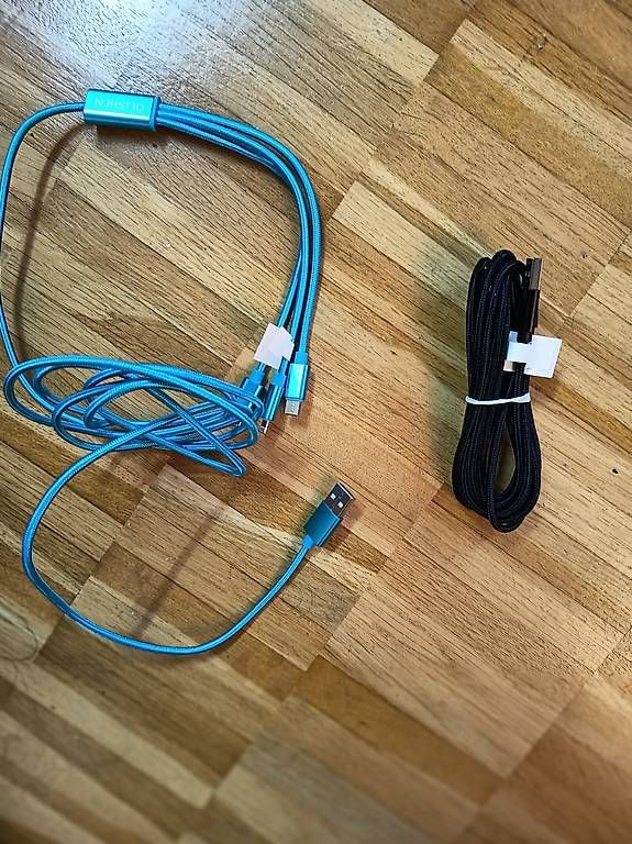 Cavi: 2 Neue USB C Kabel – Usato da Aesch BL venduto da Saskia019