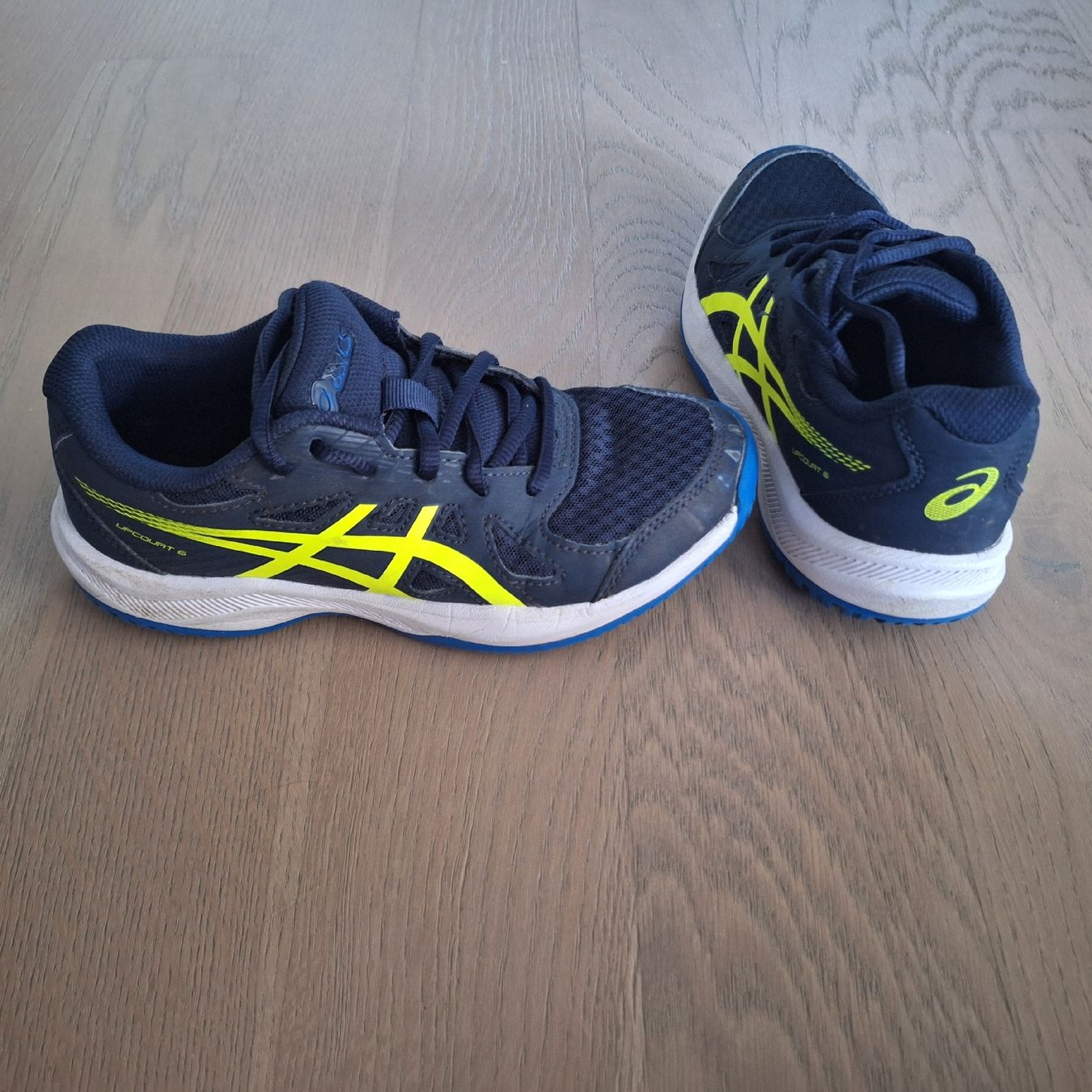 Asics Herrenschuhe: Asics Hallenturnschuhe, Gr. 35.5 – Gebraucht aus Dachsen von Luna261081
