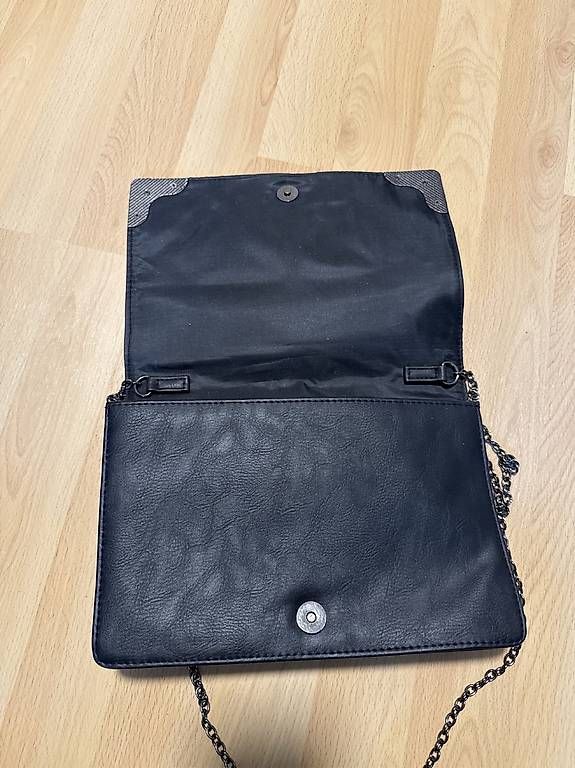 Borse da donna: Schwarze Clutch  – Usato da Alchenflüh venduto da selina077 2