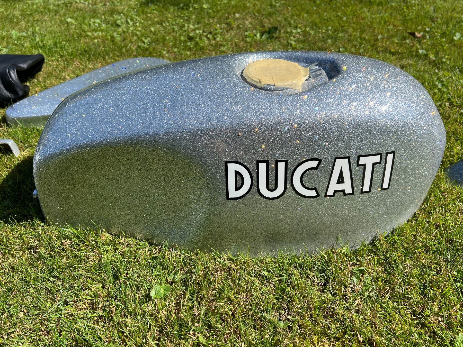 Ducati Altro: Ducati Set: Tank, Sattel, Satteldecke, Schutzblech, S-Deckel – Nuovo (secondo la descrizione) da Niederrohrdorf venduto da Mele1177