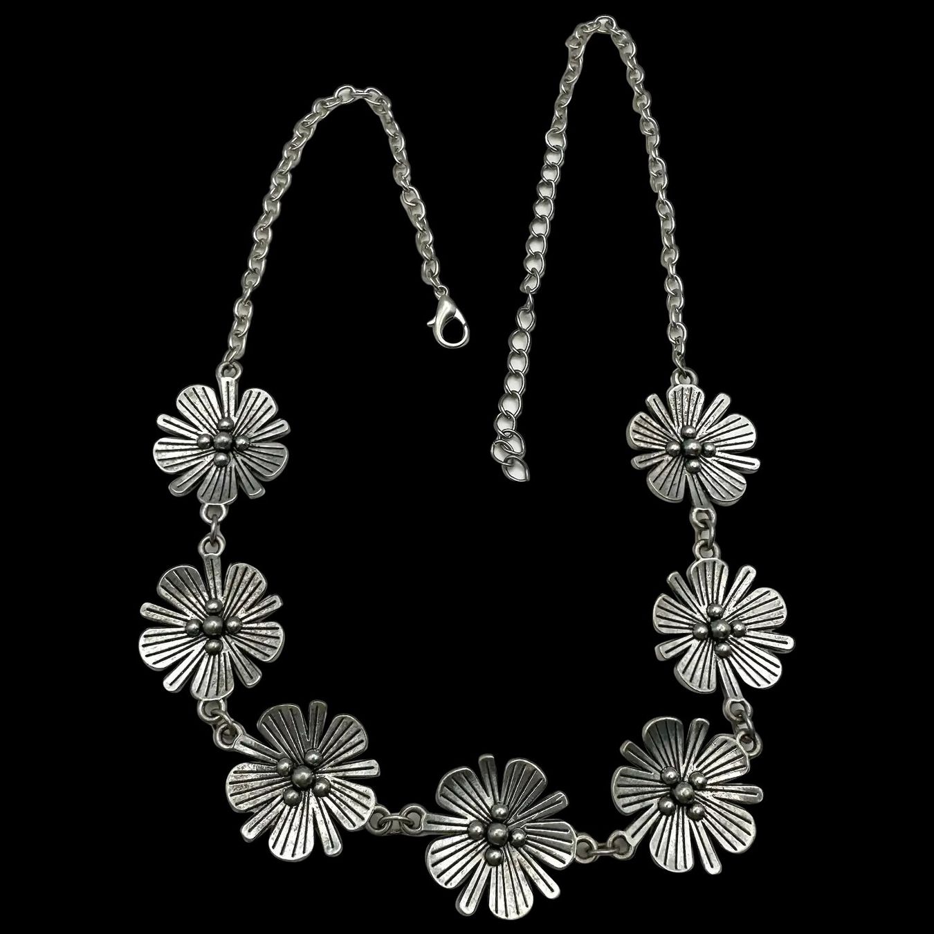 Catenine: Romantische Silberfarbene Halskette Blumen – Usato da Beckenried venduto da SylvkensWorld 4