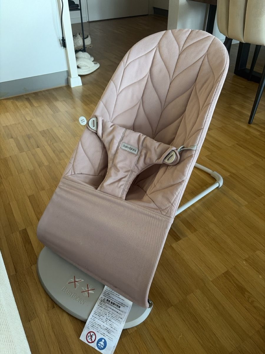 Babybjörn Sdraiette & Sdraiette a dondolo: Babybjörn Bliss gewebt rosa TOP – Usato da Oberdiessbach venduto da Wiederliebe 1