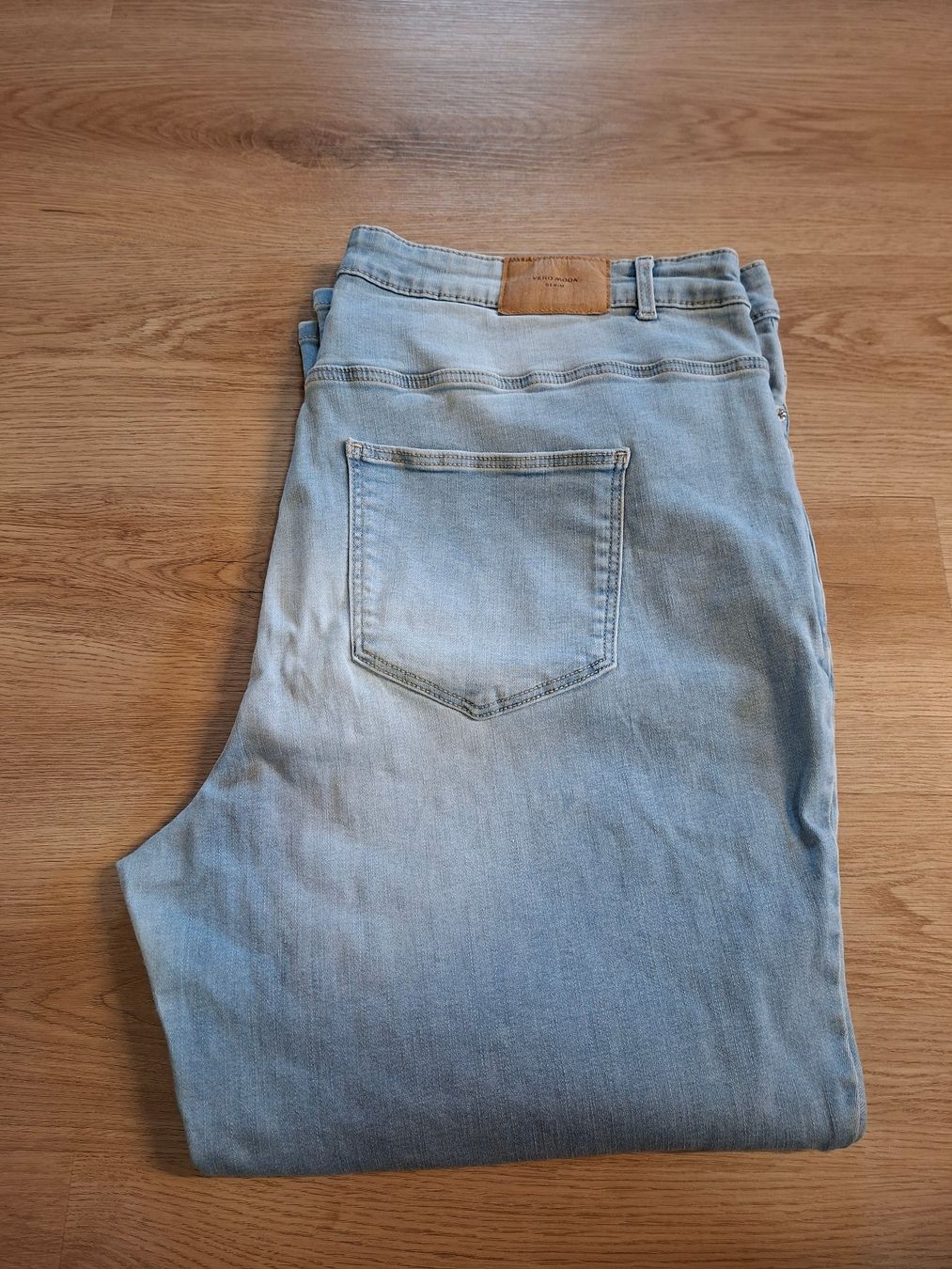 Vero Moda Jeans: Jenashose mit breiten Enden – Gebraucht aus Oberwil/Dägerlen von Dominique1606 1