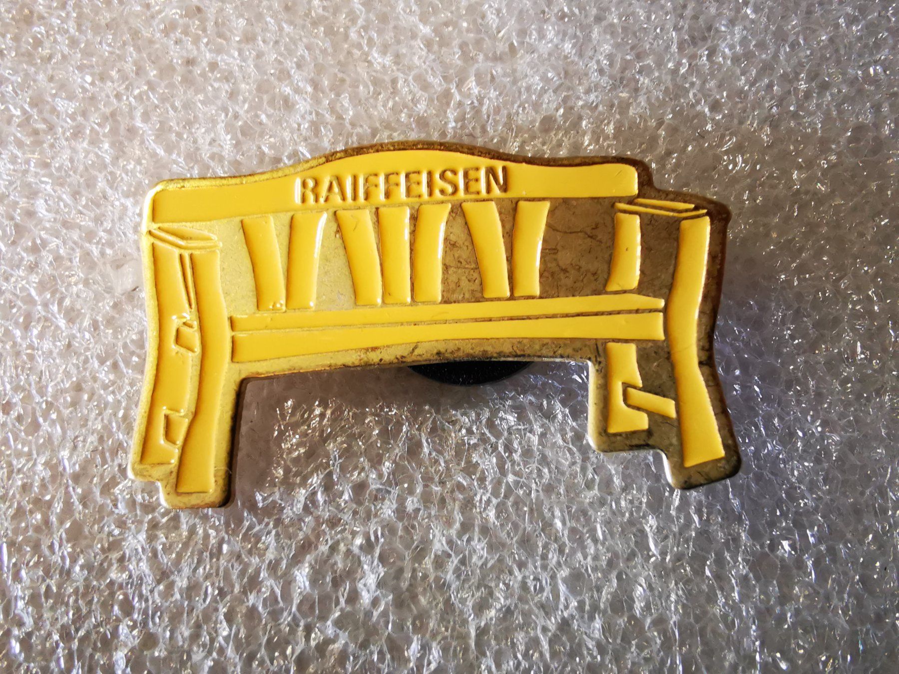 Placchette & Badge: Ansteckpin 2: Raiffeisen – Usato da Oppligen venduto da Pin-Fall-Shop