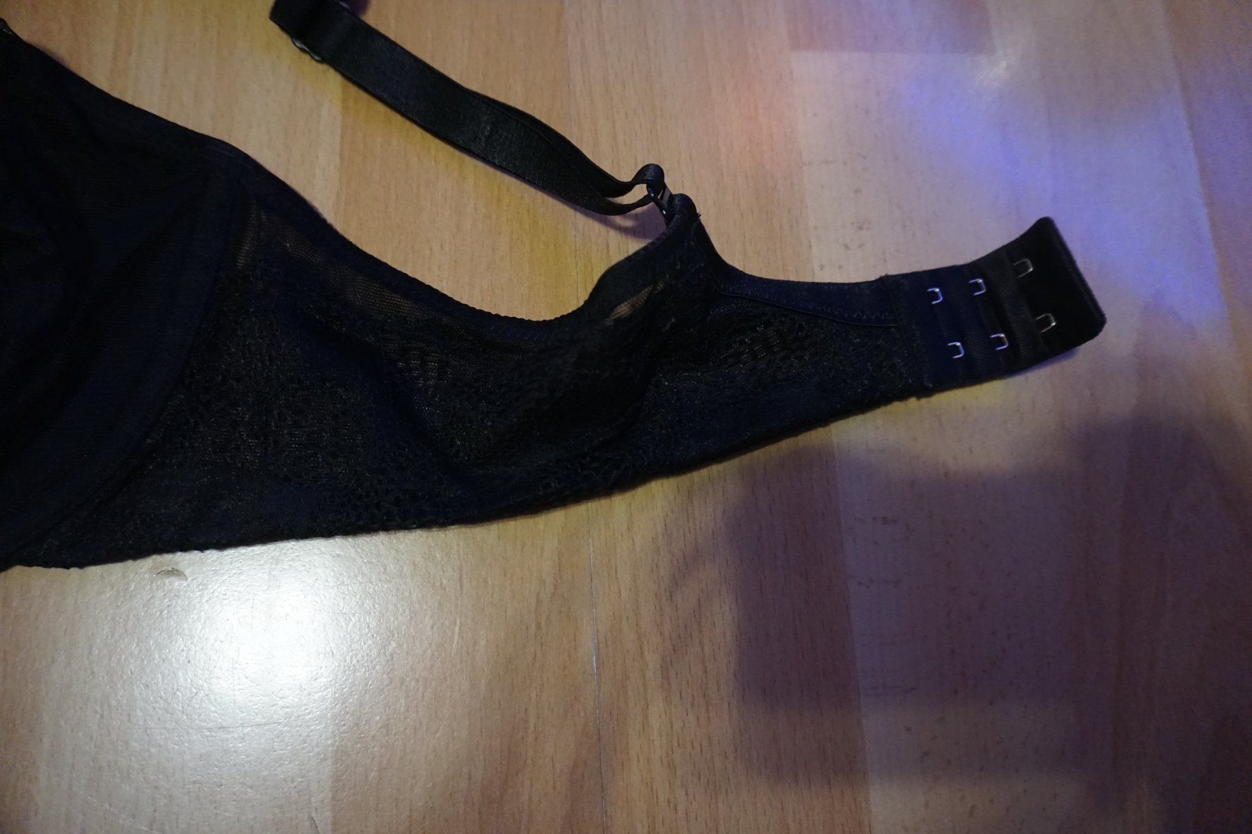 Triumph Altra biancheria intima: Schwarzer BH von Triumph mit Spitze, ca. Grösse 90C – Usato da Zürich venduto da einalemjena 2
