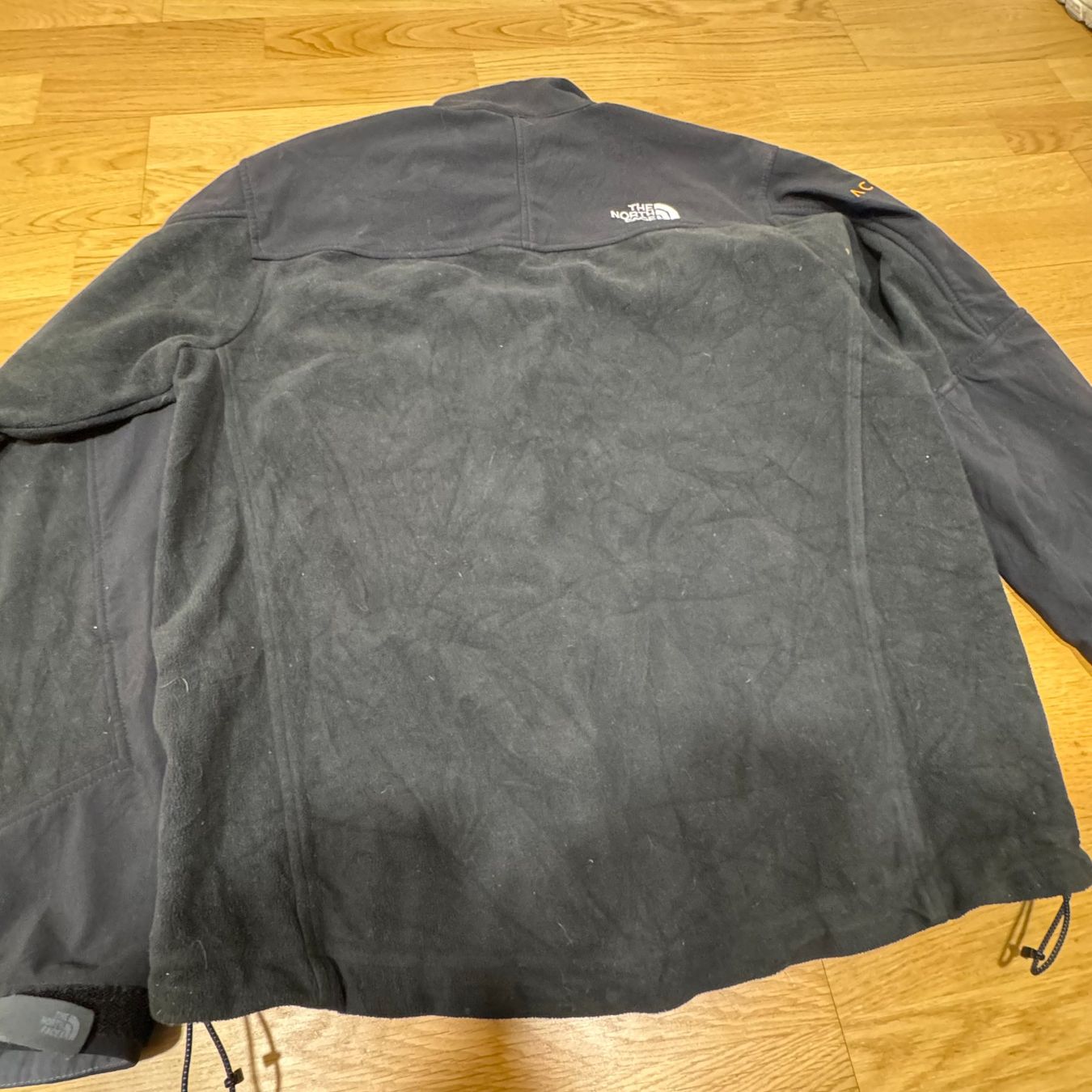 North Face Giacche: The North Face functional black fleece jacket winter d – Usato da St. Gallen venduto da sourced_limited 4