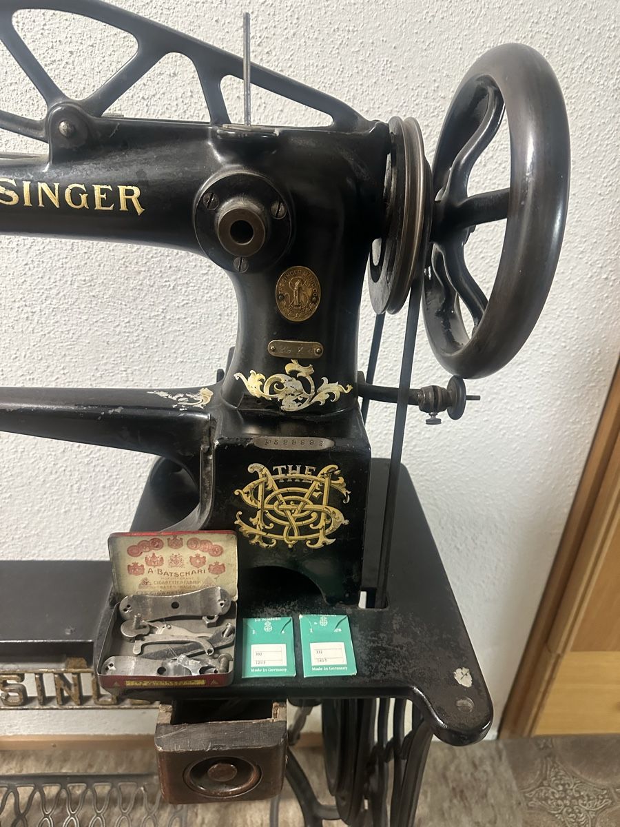 Singer Nähmaschinen: Antique Singer shoemaker sewing machine with treadle  – Gebraucht aus Elsau von MANWITHVAN 2