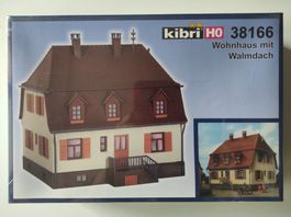 Wohnhaus mit Walmdach, Bausatz von Kibri H0, Fabrikneu
