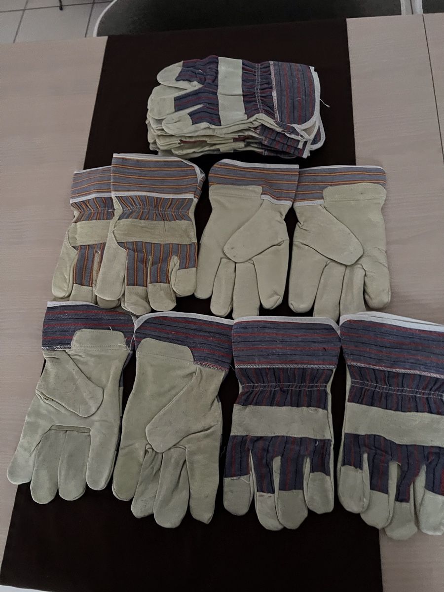 Gants & mitaines : Arbeitshandschuhe – Neuf (Voir description) à Oftringen par Stukaof