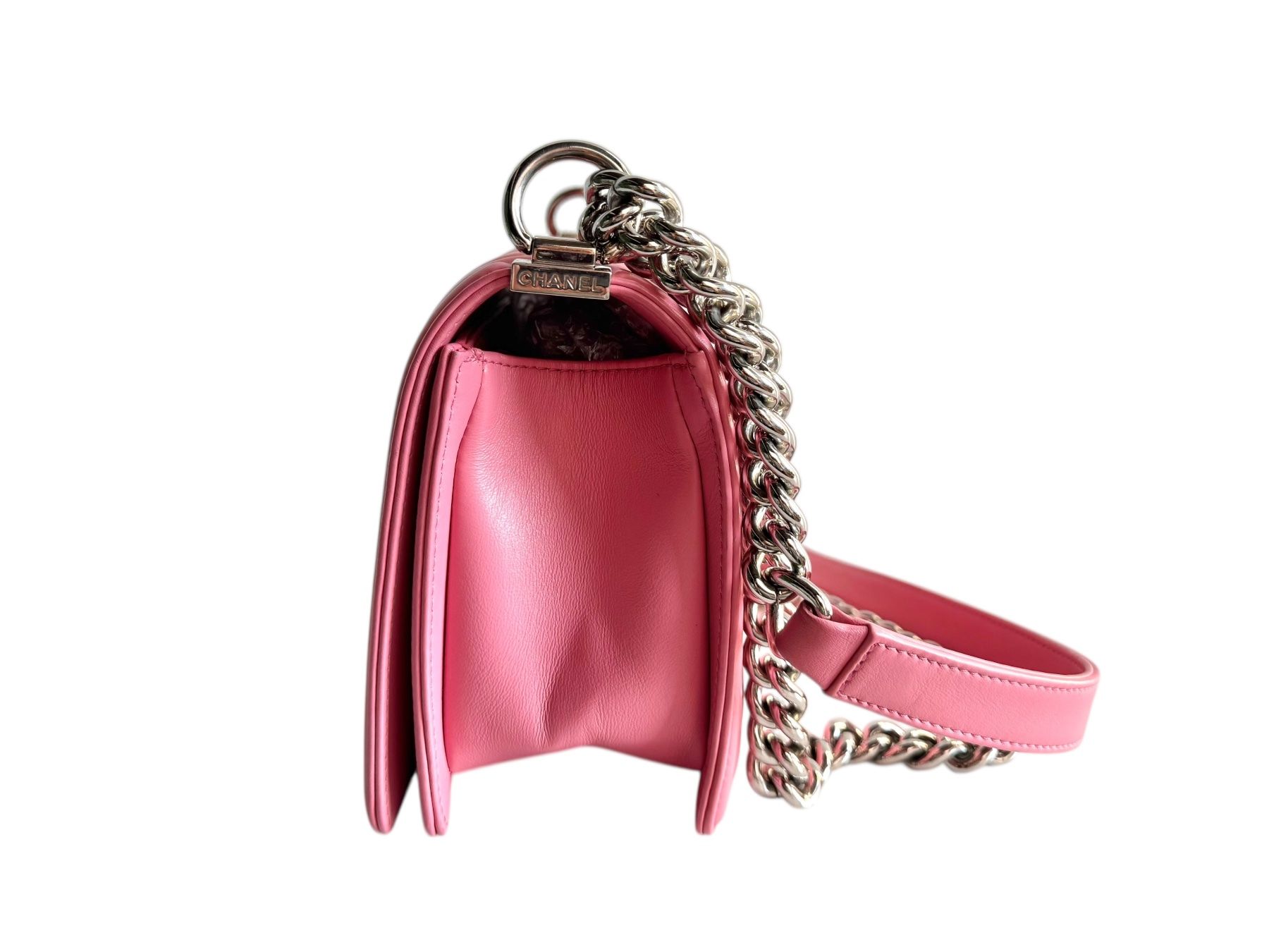 Chanel Taschen für Damen: CHANEL Lambskin Chevron Quilted Medium Boy Flap Tasche – Gebraucht aus Kriens von hannaandkiko 1