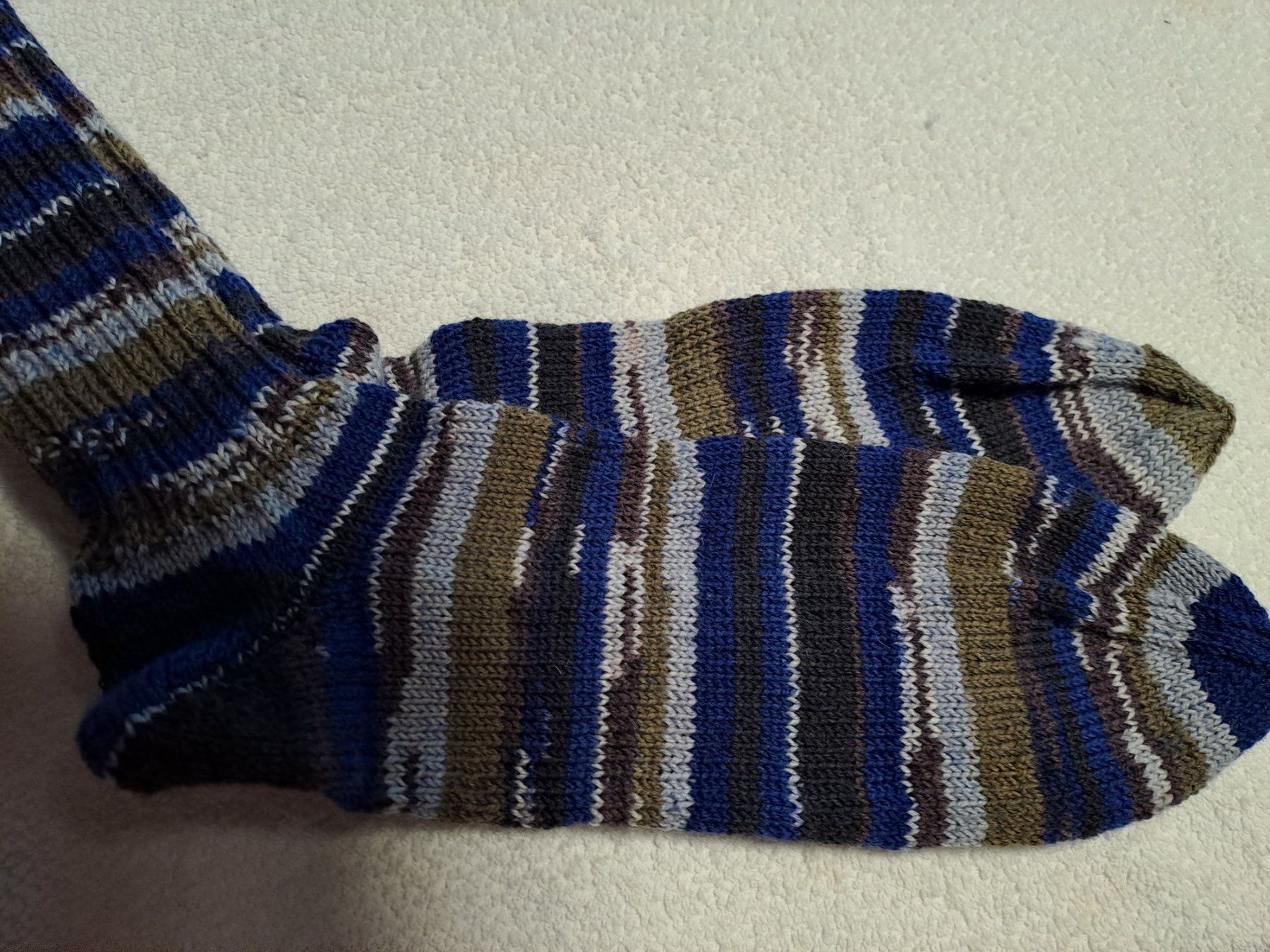 Socken: handgestrickte Socken Grösse 44 / 45 – Neu und originalverpackt aus Tuttwil von wolleundstoff 1