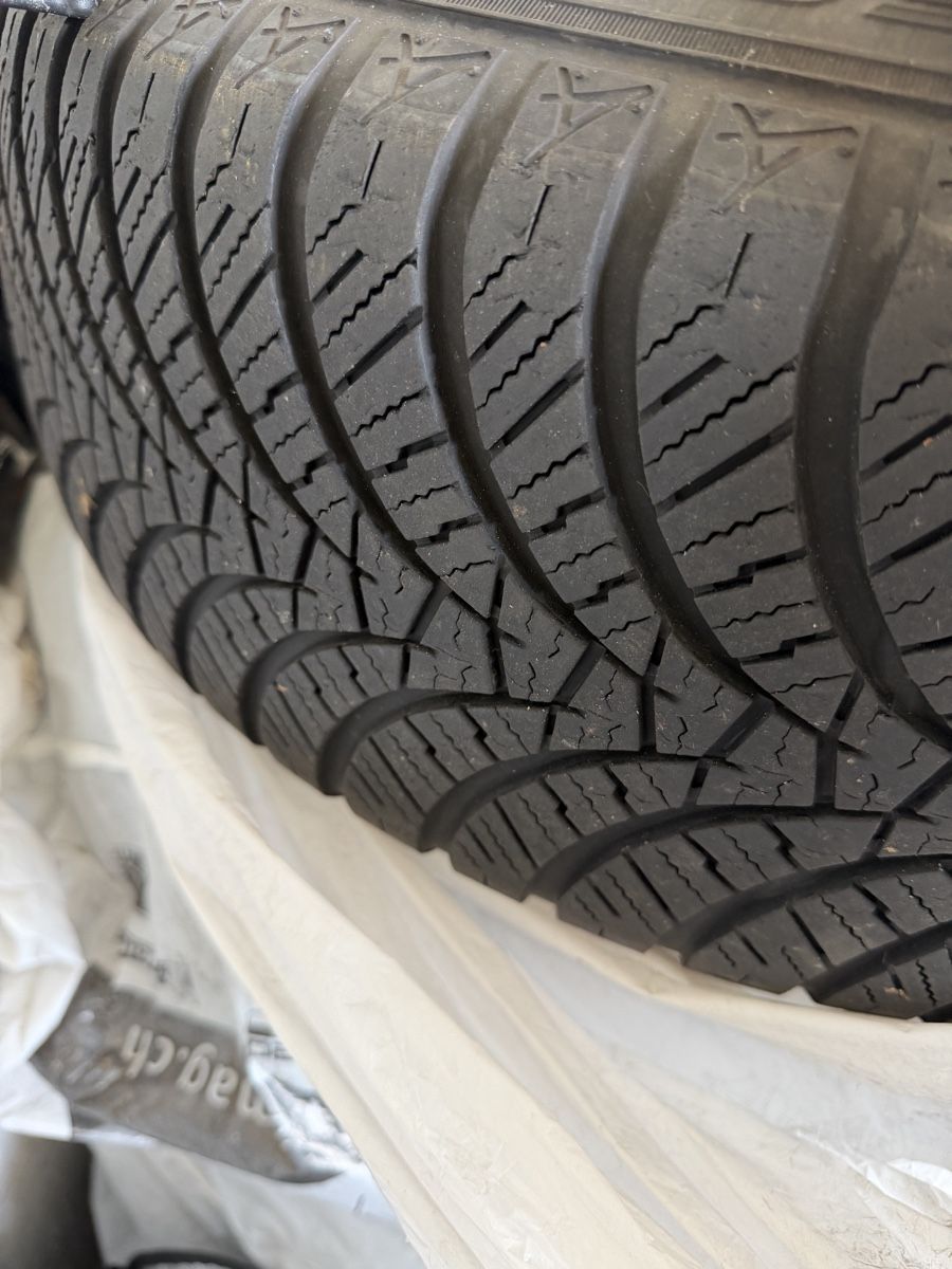 Volvo Pneumatici & Ruote complete: Winterräder volvo xc70 – Usato da Ballwil venduto da ram_r5nv 1