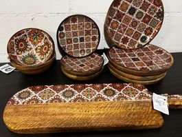 Komplettes Set aus Mangoholz Geschirr