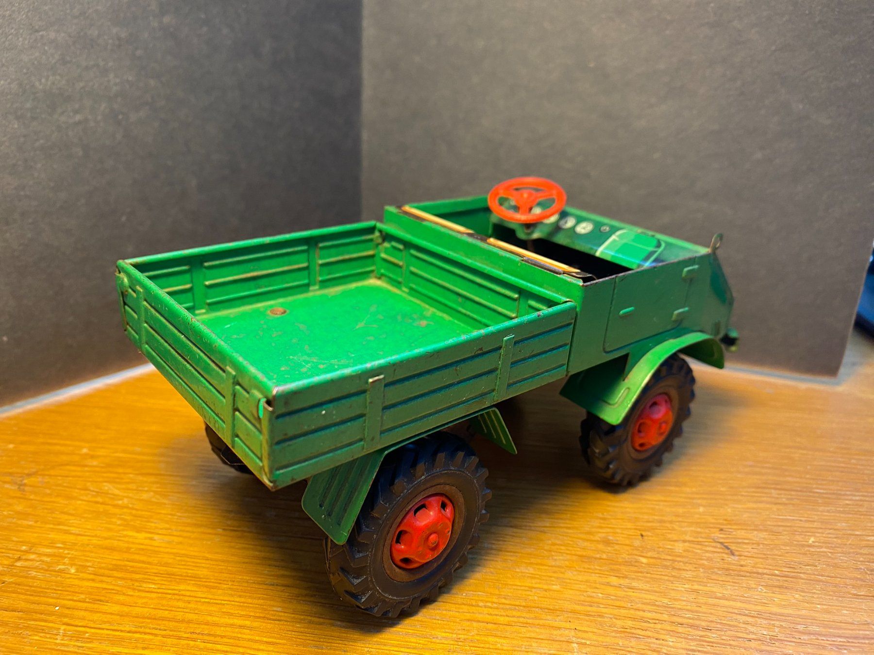 Spielzeuge: Unimog Tippco Blech – Gebraucht aus Spiez von  2