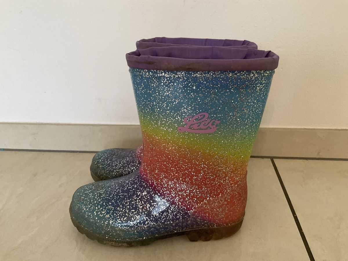 Schuhe für Mädchen: Gummistiefel Regenbogen Glitzer Grösse 30 blinkend – Gebraucht aus Fislisbach von sweet26