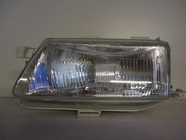 Opel Astra F. Scheinwerfer links.
