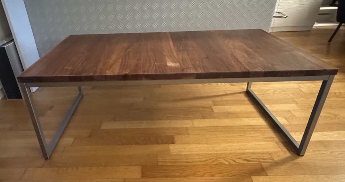 Tavoli: Salontisch Nussbaum mit Metallgestell – Usato da Emmenbrücke venduto da Herzog07 1