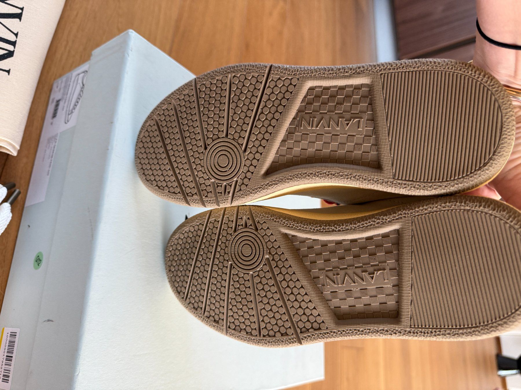 Lanvin Damenschuhe: New CHF 590 Lanvin suede sneakers - 38 – Neu und originalverpackt aus St-Sulpice VD von juhdu 6