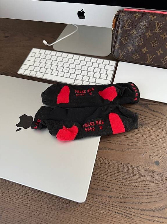 Falke Calze: Falke Socken Schwarz, Größe 41-42 EU – Usato da Schübelbach venduto da Rahnmont 1