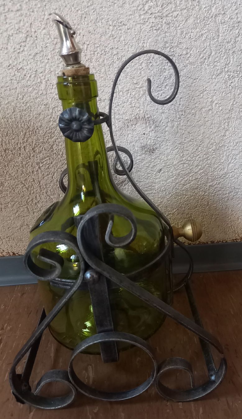Portabottiglie: Schmiedeisen-Gestell mit Schnapsflasche; 3lt – Usato da Marbach LU venduto da Ilrebo 1