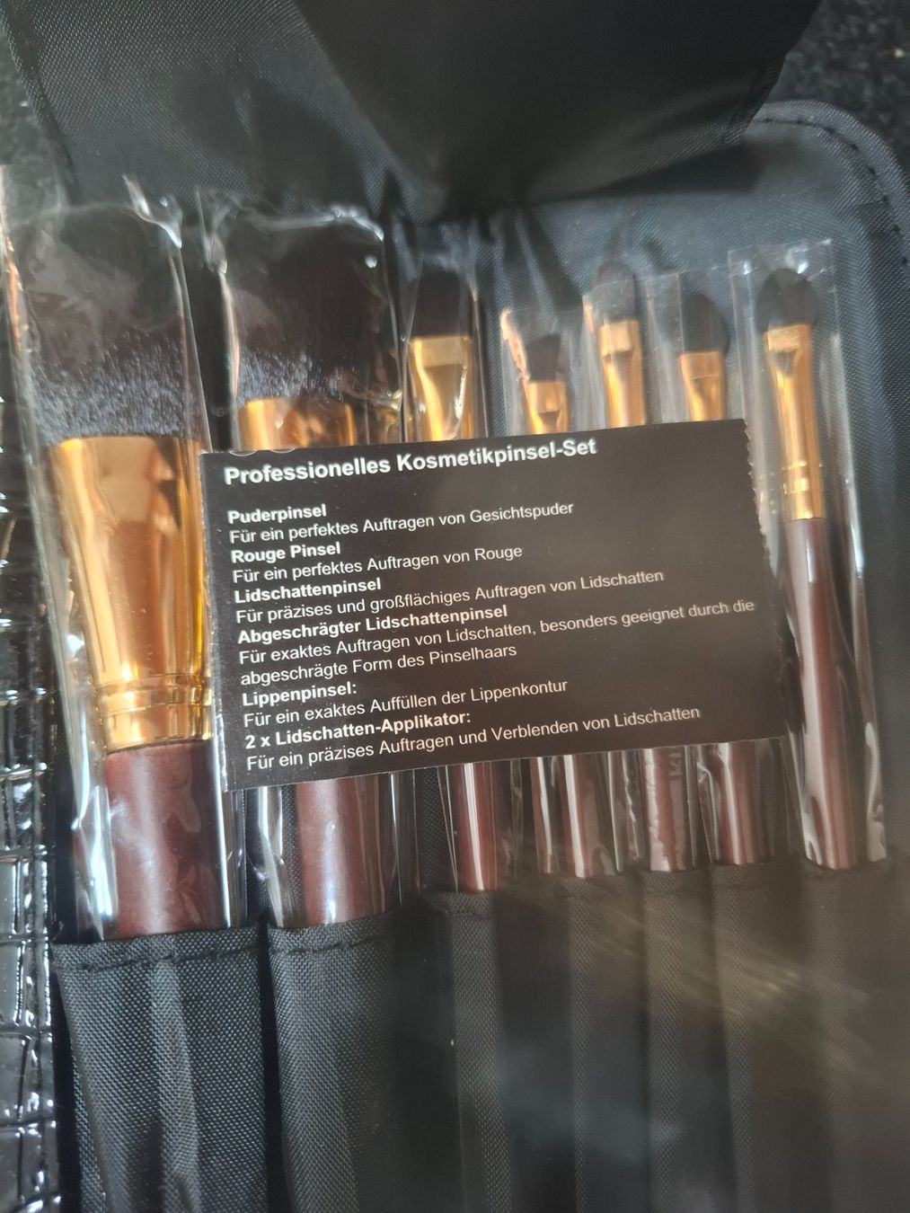 Make-up: Professionelles Kosmetikpinsel-Set mit Tasche Neu – Neu und originalverpackt aus Münchenbuchsee von Twertor