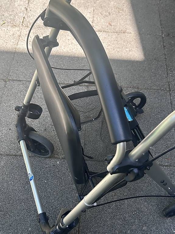 Ausili per la deambulazione: Rollator / Déambulateur pliable – Usato da moudon venduto da c_pavlos 4