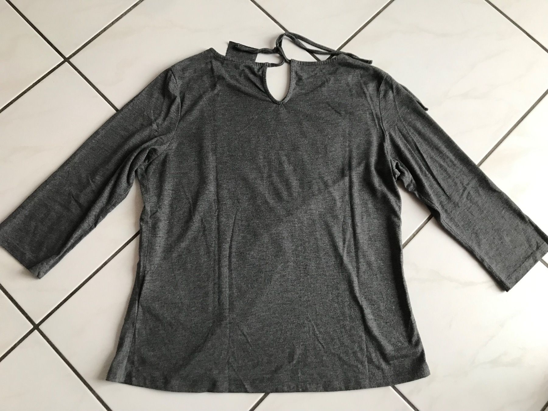 T-shirt: T-shirt Yourself – Usato da Montalchez venduto da Azurea79 2